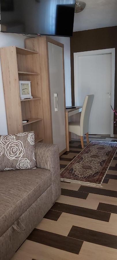 Apartment Iva นยีวีเซ ภายนอก รูปภาพ