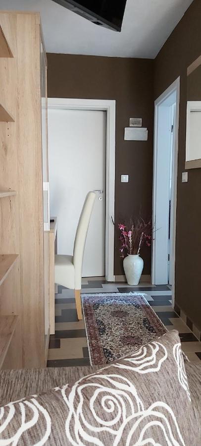 Apartment Iva นยีวีเซ ภายนอก รูปภาพ