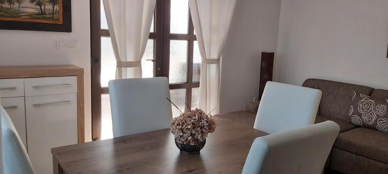 Apartment Iva นยีวีเซ ภายนอก รูปภาพ