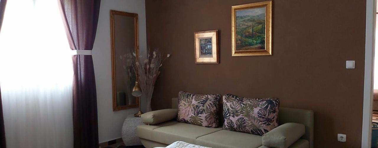 Apartment Iva นยีวีเซ ภายนอก รูปภาพ